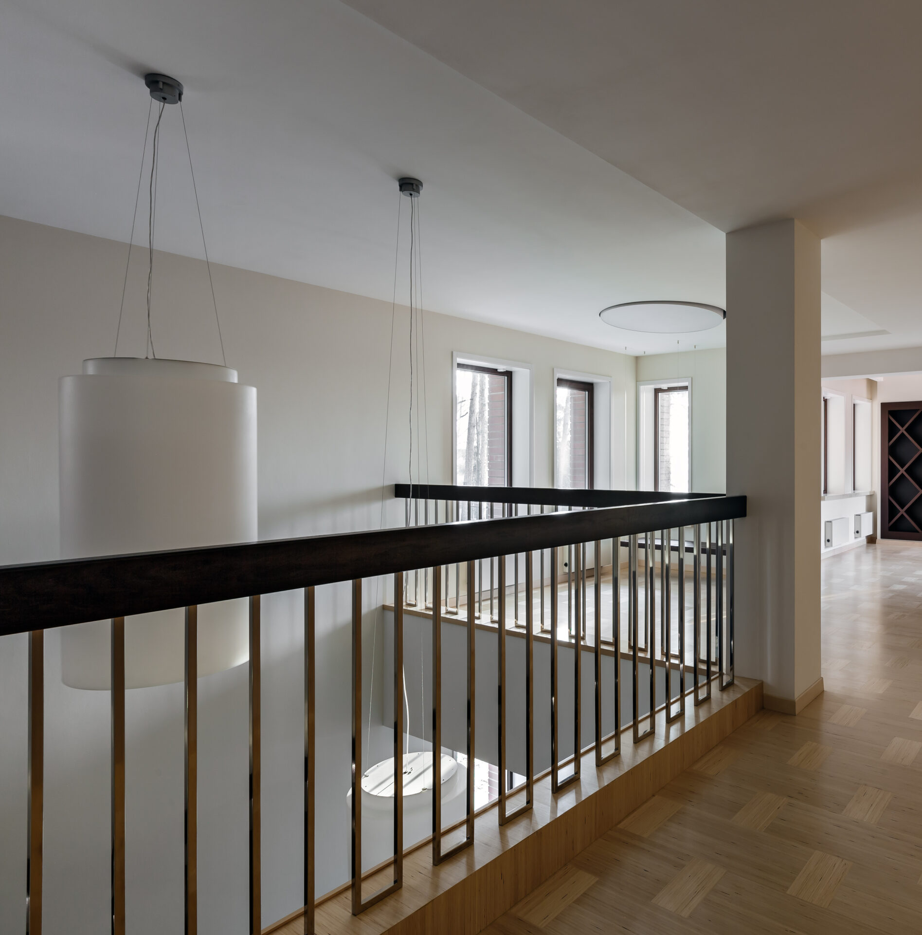 Ścianki, zabudowy loftowe, drzwi i balustrady na wymiar
